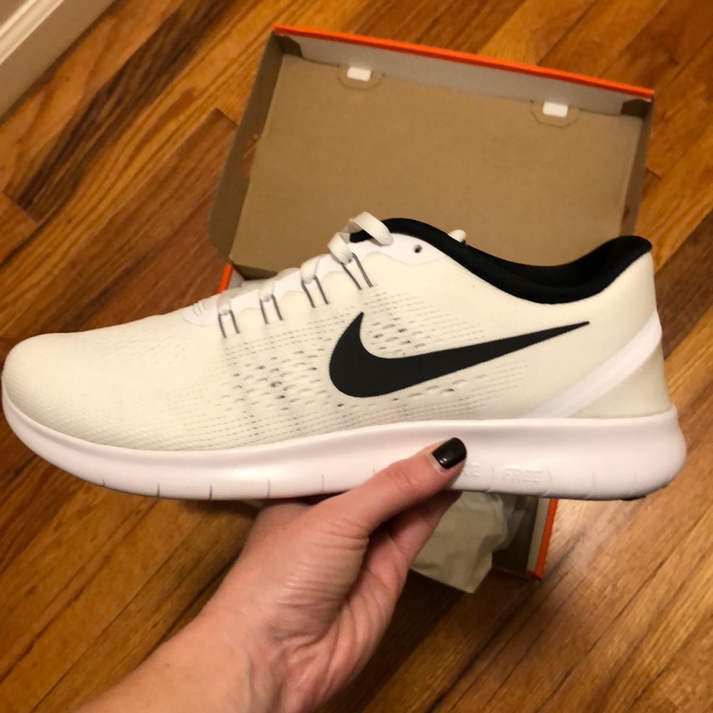 Men’s Nike Frees- White w/ Black